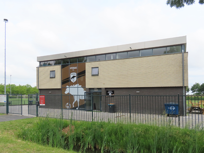 912978 Gezicht op het clubgebouw van Hyenas FC (Tirionlaan 3) op het Sportpark Papendorp te Utrecht.N.B. De voetbalclub ...